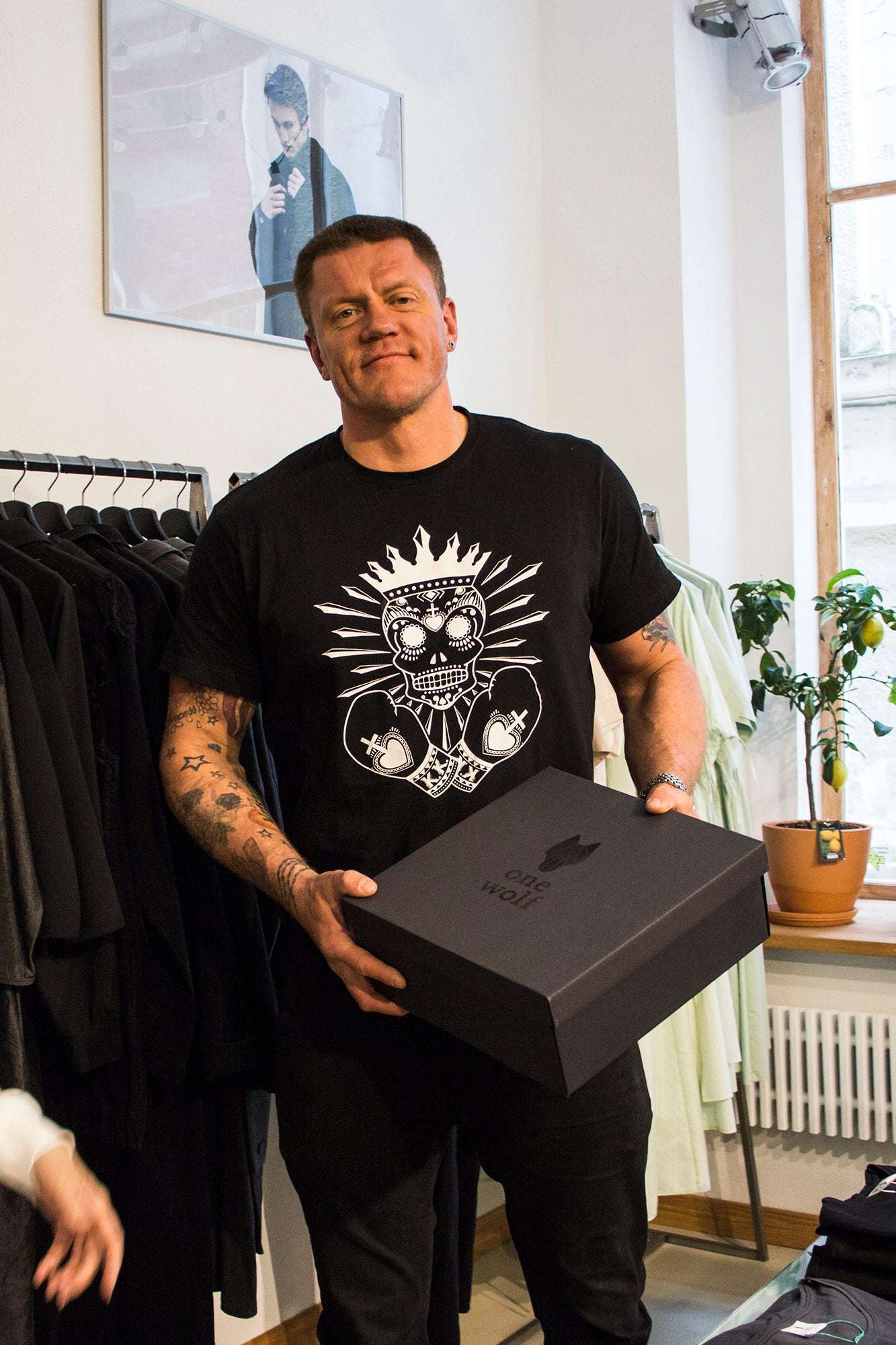 One Wolf GIFT BOX - Large